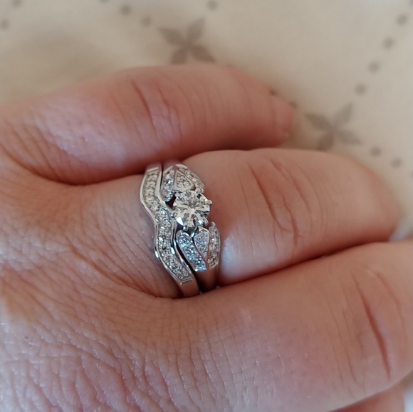 Stunning Diamond engagement and wedding ring - Picture 6 of 6